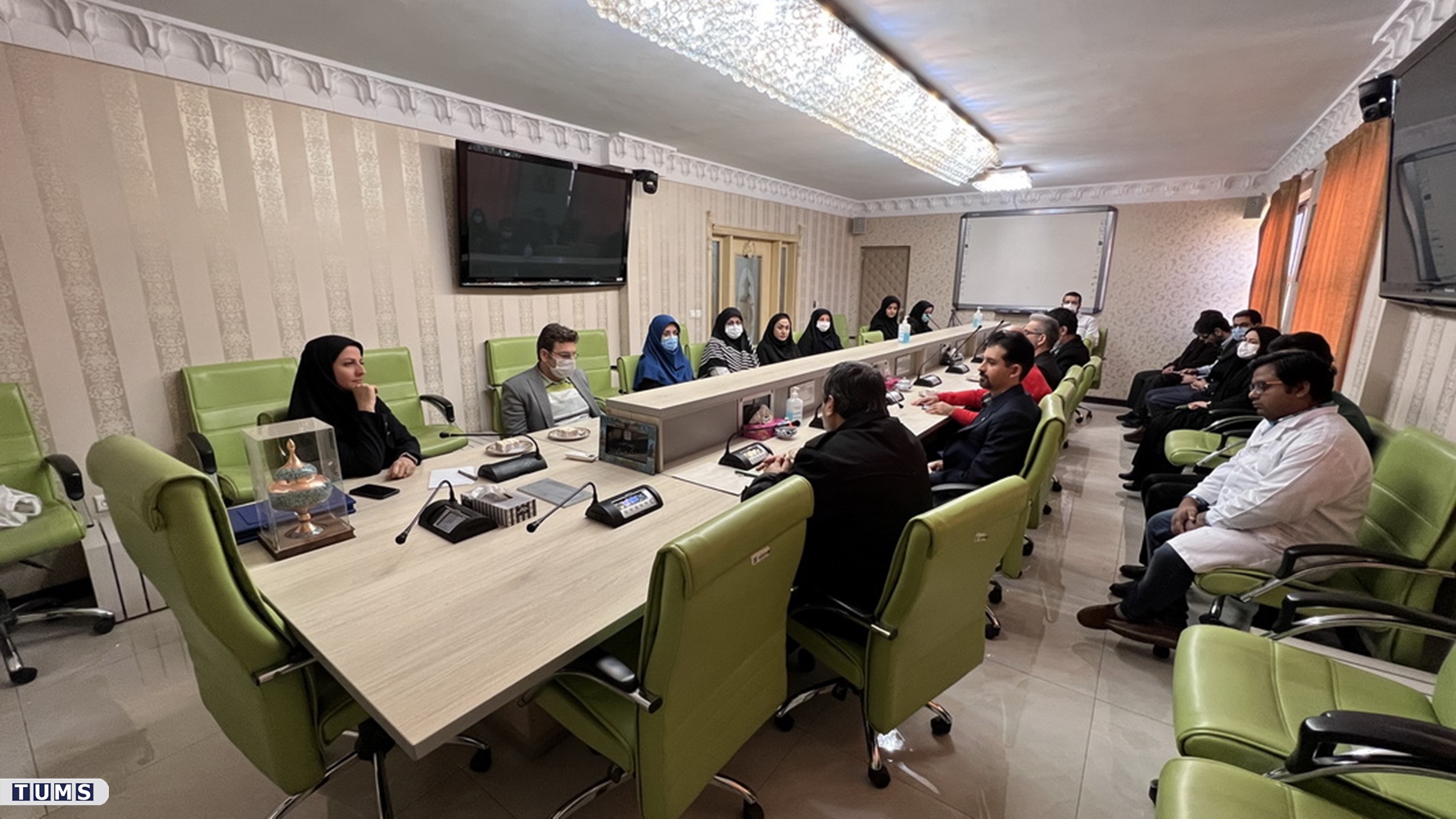 مراسم تکریم و معارفه مدیران پیشین و جدید گروه آموزشی طب ایرانی 