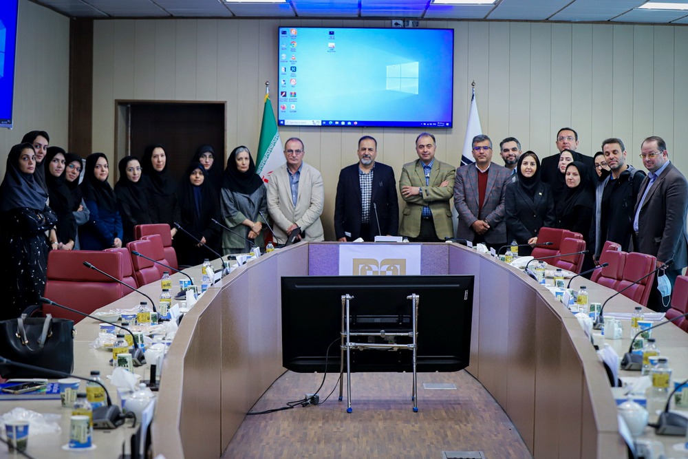 نشست رئیس دانشگاه با گروه پوست  