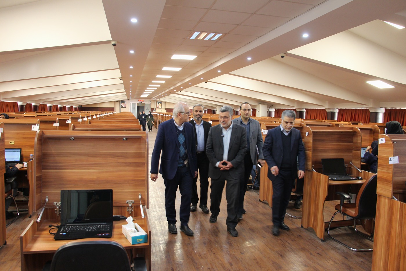 بازدید وزیر بهداشت از بیمارستان مرکز طبی کودکان و مرکز جامع آزمون الکترونیک 