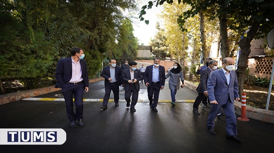 بازدید سرپرست دانشگاه از مرکز رشد واحدهای فناوری فرآوردههای دارویی دانشگاه