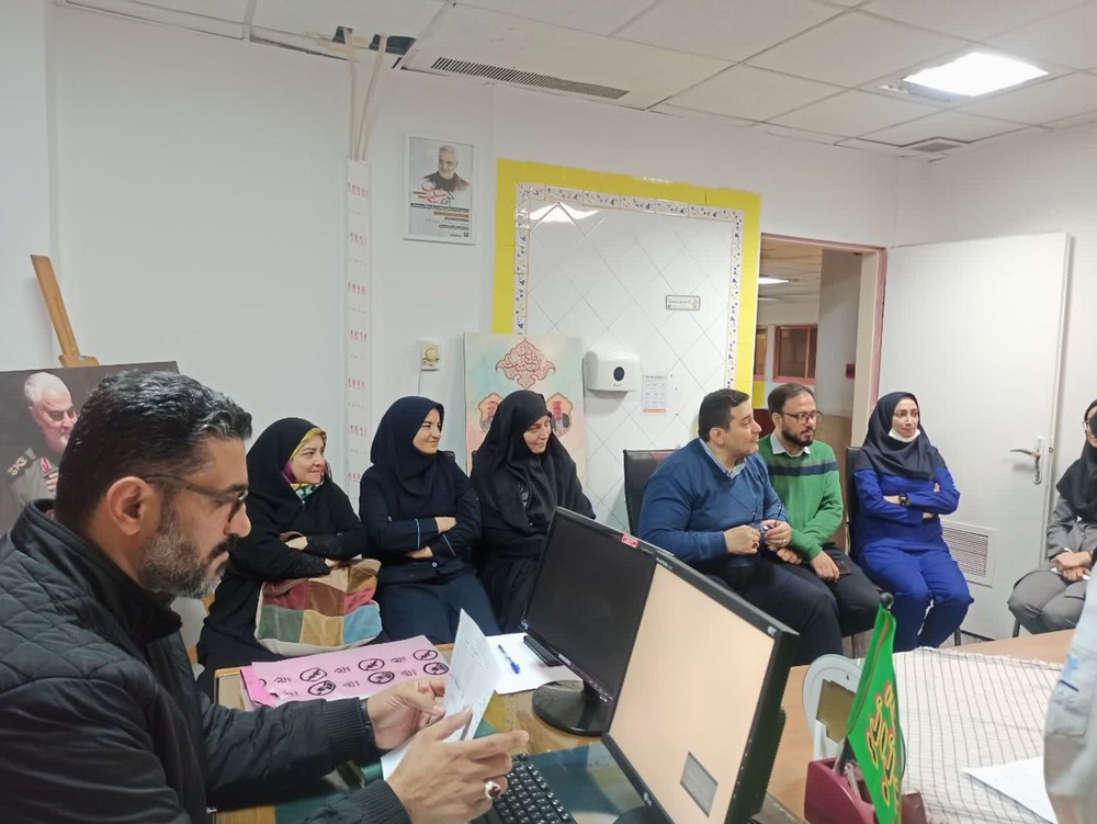 نشست هماندیشی اعضای کانون بسیج جامعه پزشکی بیمارستان مرکز طبی کودکان
